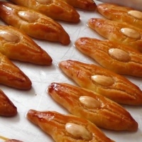 BADEM PARE ( ALMOND COOKIES IN SYRUP)